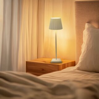 Candeeiro de mesa led White Courtin CCT